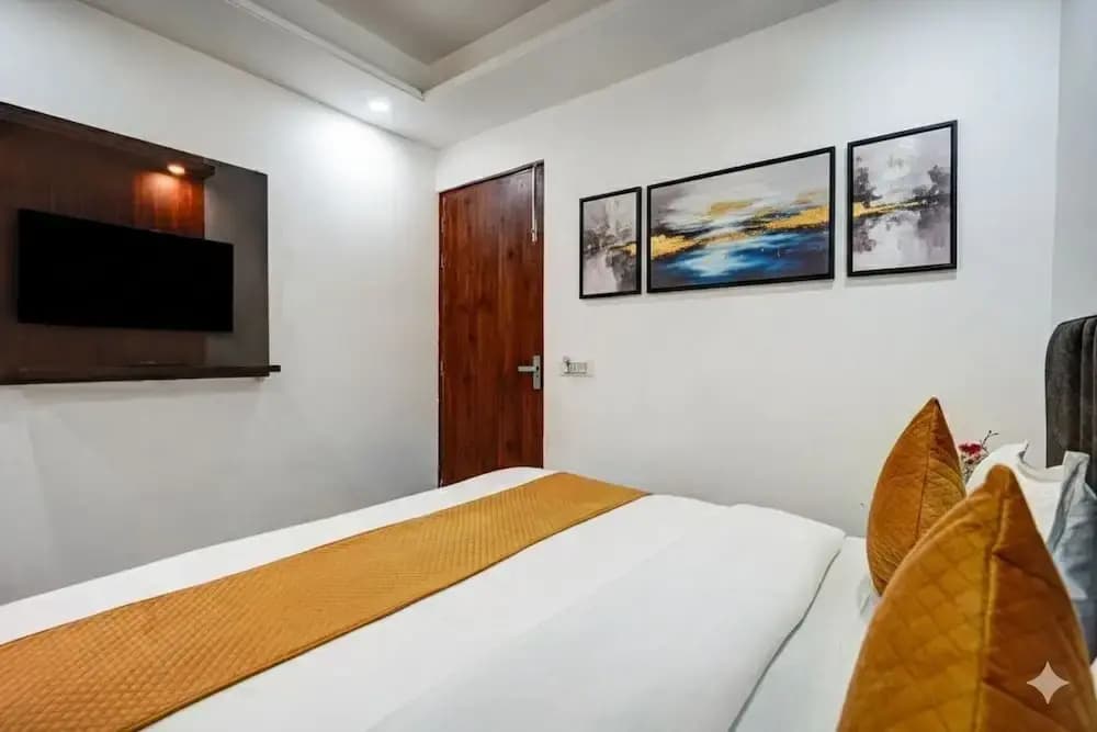 Hotel S R Stay Near Igi Delhi Airport - photo 1