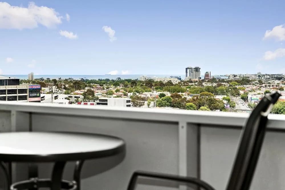 ZEE, 2BDR Southbank Apartment - photo 8