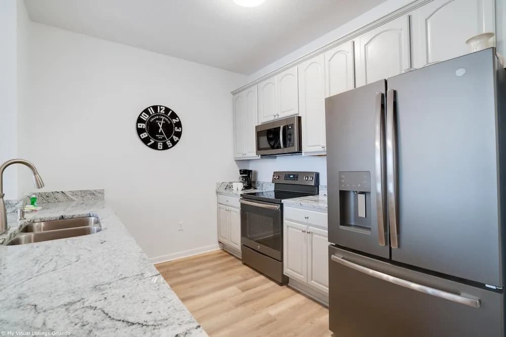 Spacious and Lovely 3BD Unit With Balcony, Close to the Convention Center #3vc309 - photo 25