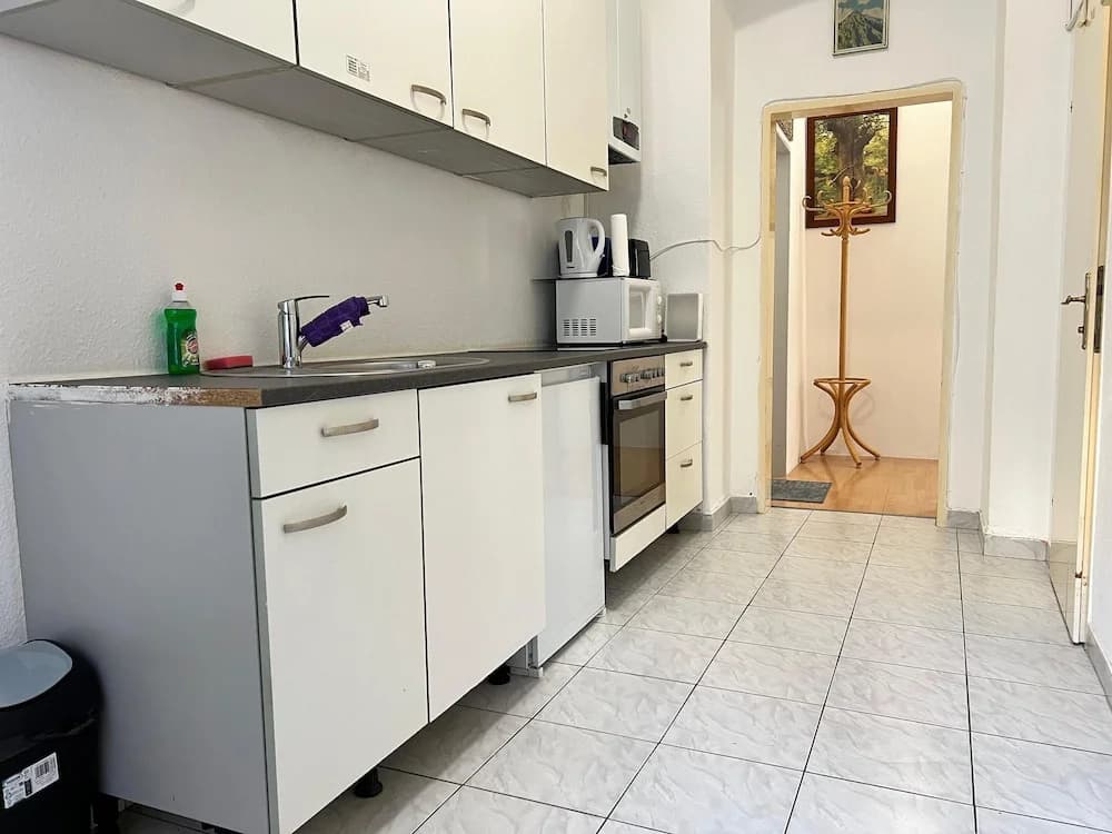 Affordable 3BR shared Apt. near Meidling - photo 9