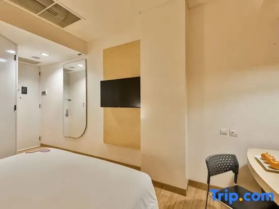 MaxOneHotels @ Premier Melawai - photo 5