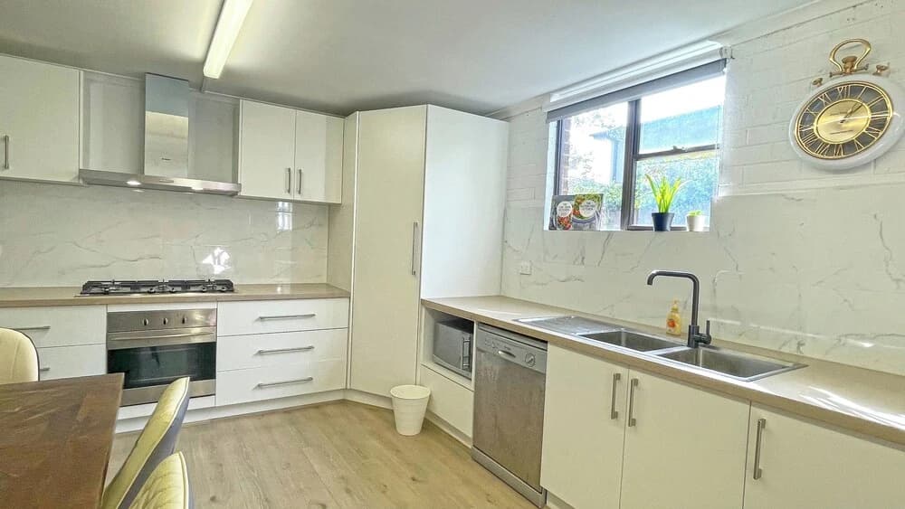 Pet Friendly Ringwood 3BR Home Parking - photo 15