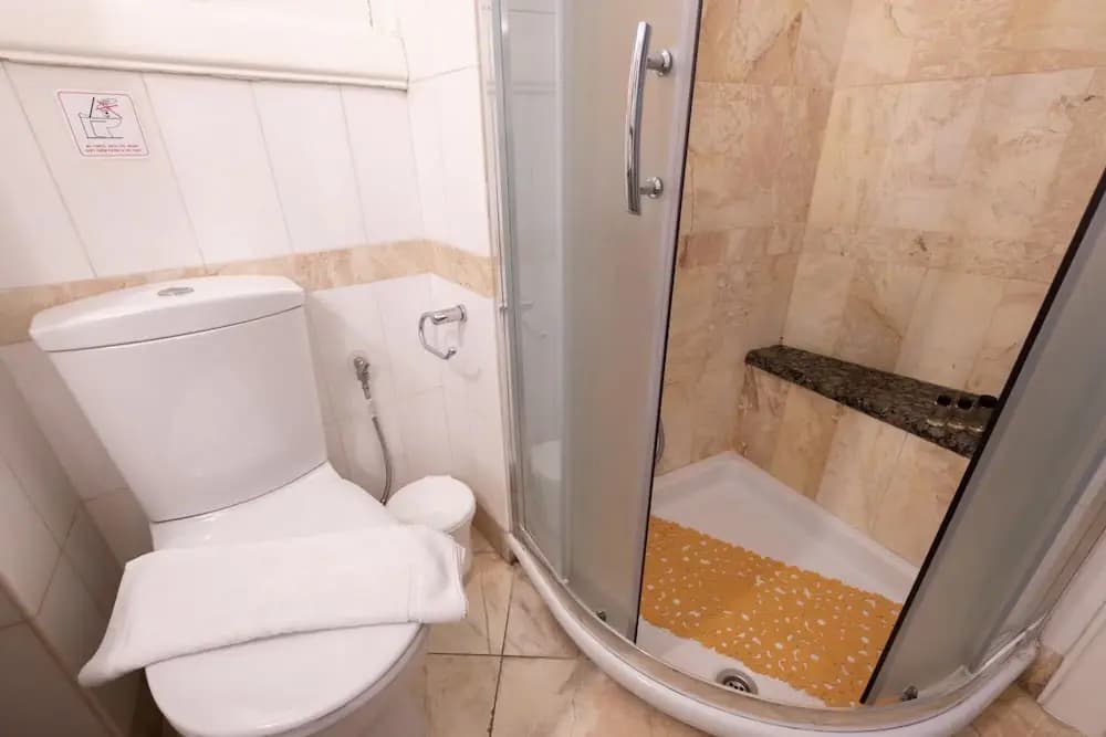 Ideal 4 bdr Apartment in Plaka for 10 - photo 9