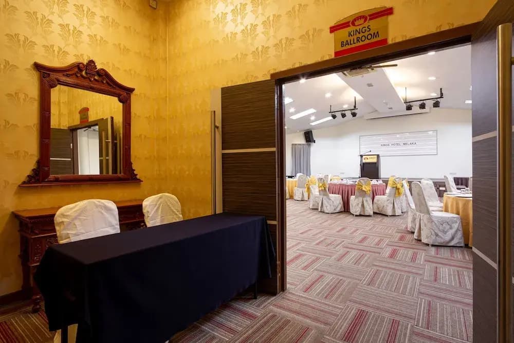 Kings Hotel - photo 5