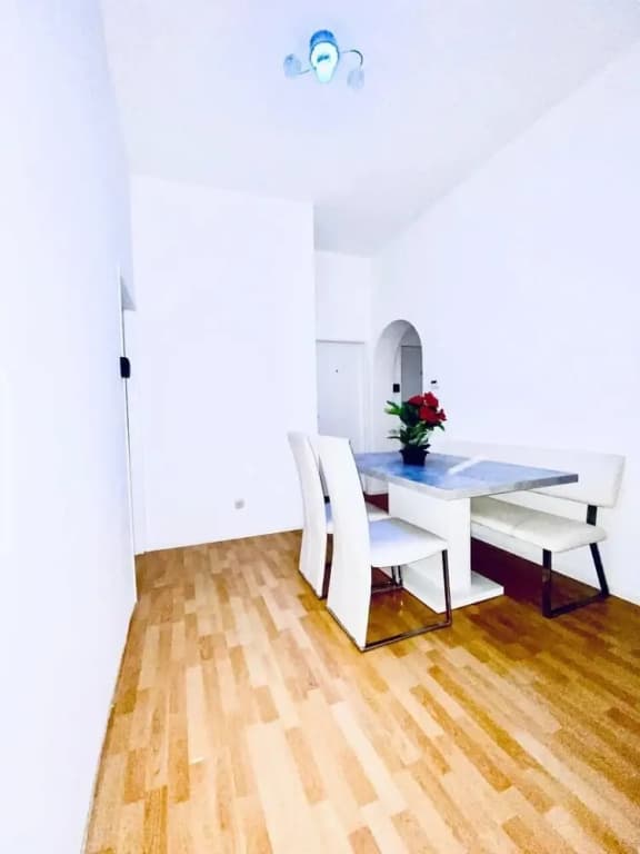 Spacious 4 BR Apt Perfect for Groups - photo 42