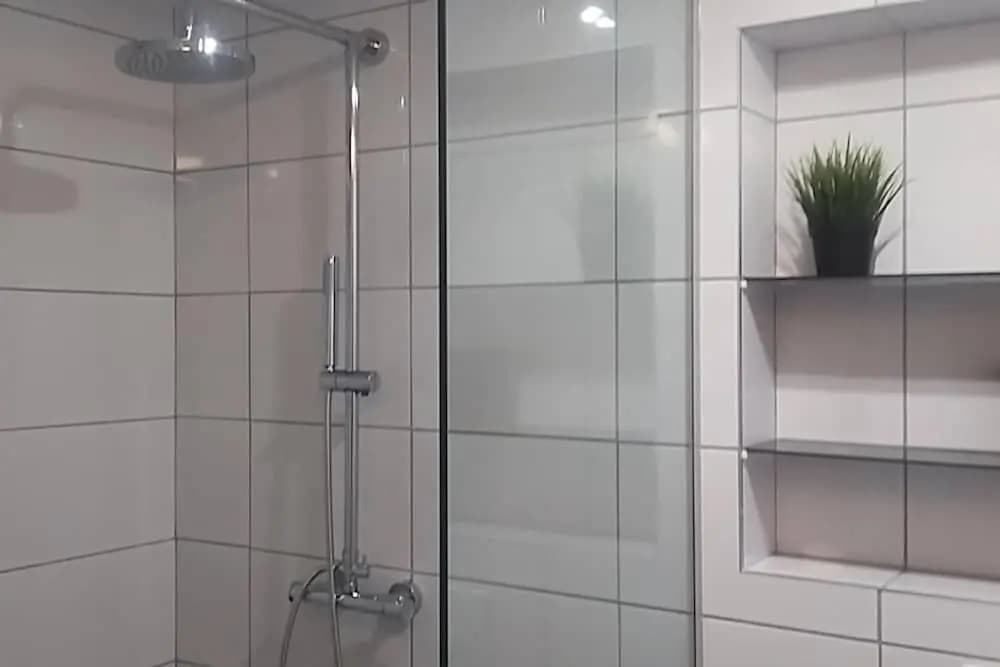 Super Central Studio Apartment - With Balcony - photo 20