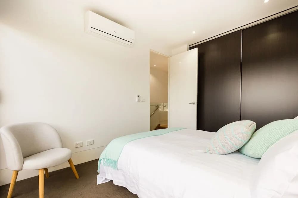 RENEE, 4BDR North Melbourne House - photo 2