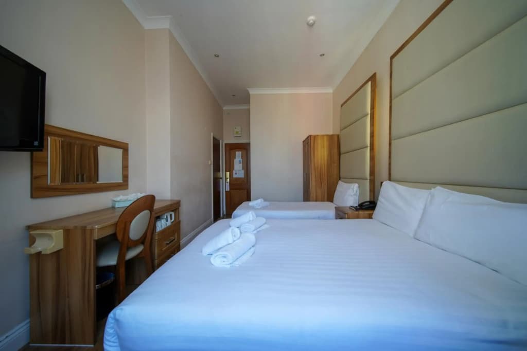 Royal Eagle Hotel - photo 3
