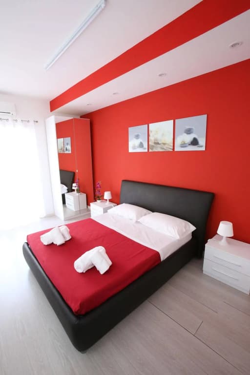 Iris Room - main photo