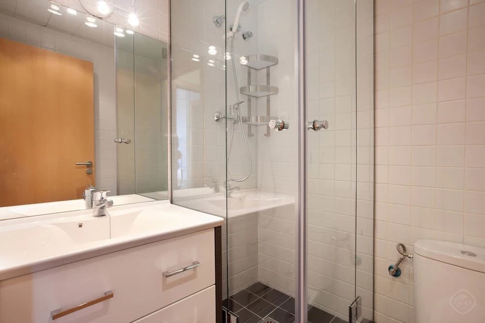 Large Guell Apartment - photo 4