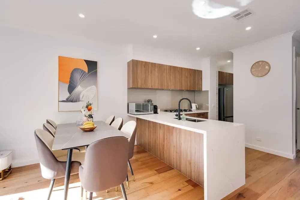 StayAU Stylish 4BR Home Ringwood - photo 18
