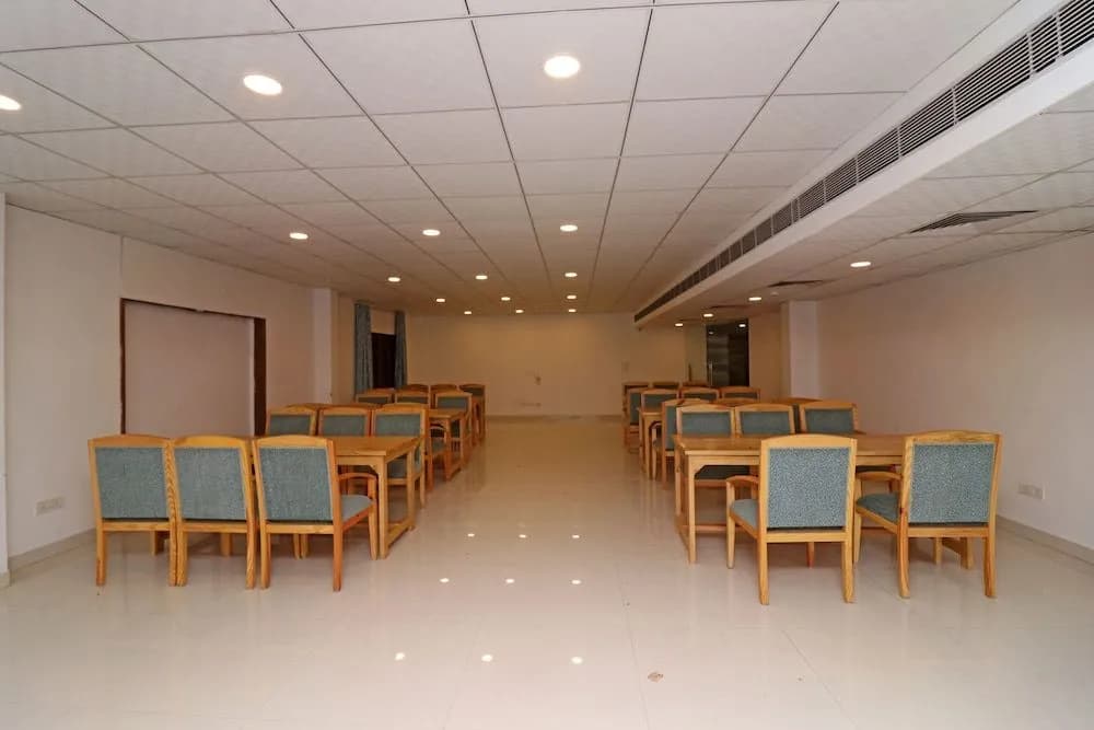 OYO 26911 Kcg Hotels - photo 14