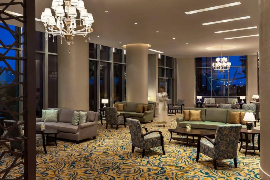 Shangri-La Apartments - photo 2