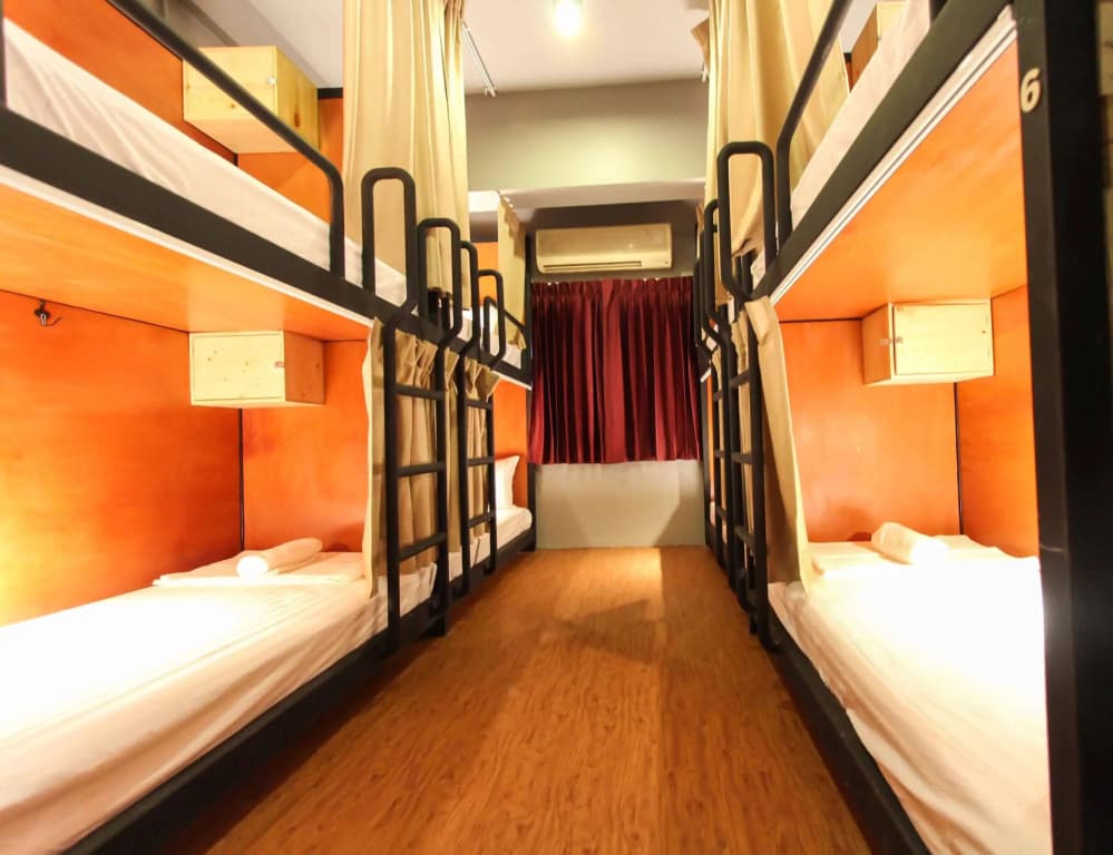 Thonglor Travellers Hostel & Cafe - photo 14