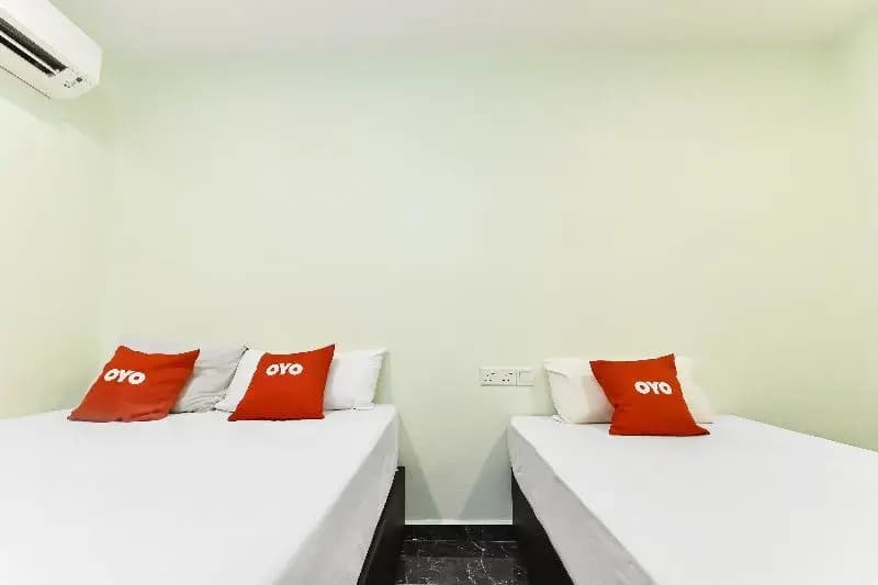 Th Hotel by OYO Rooms - photo 2