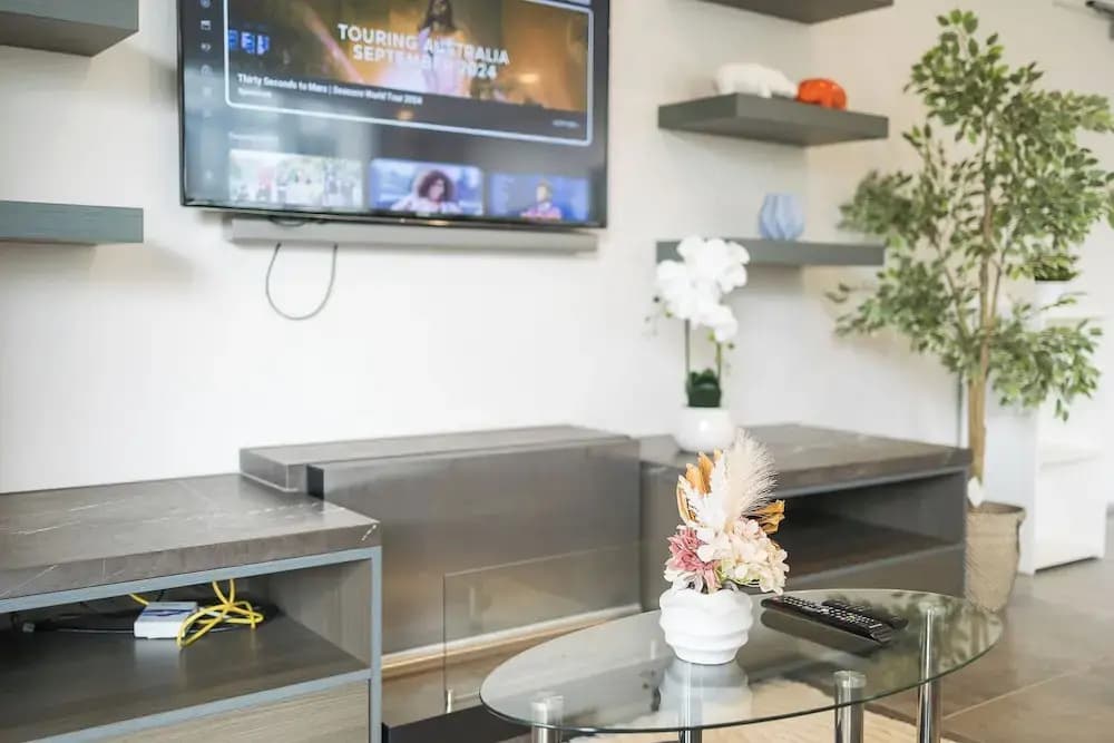 Kozyguru | Mascot | 2 Bed Apt + Free Parking - photo 10