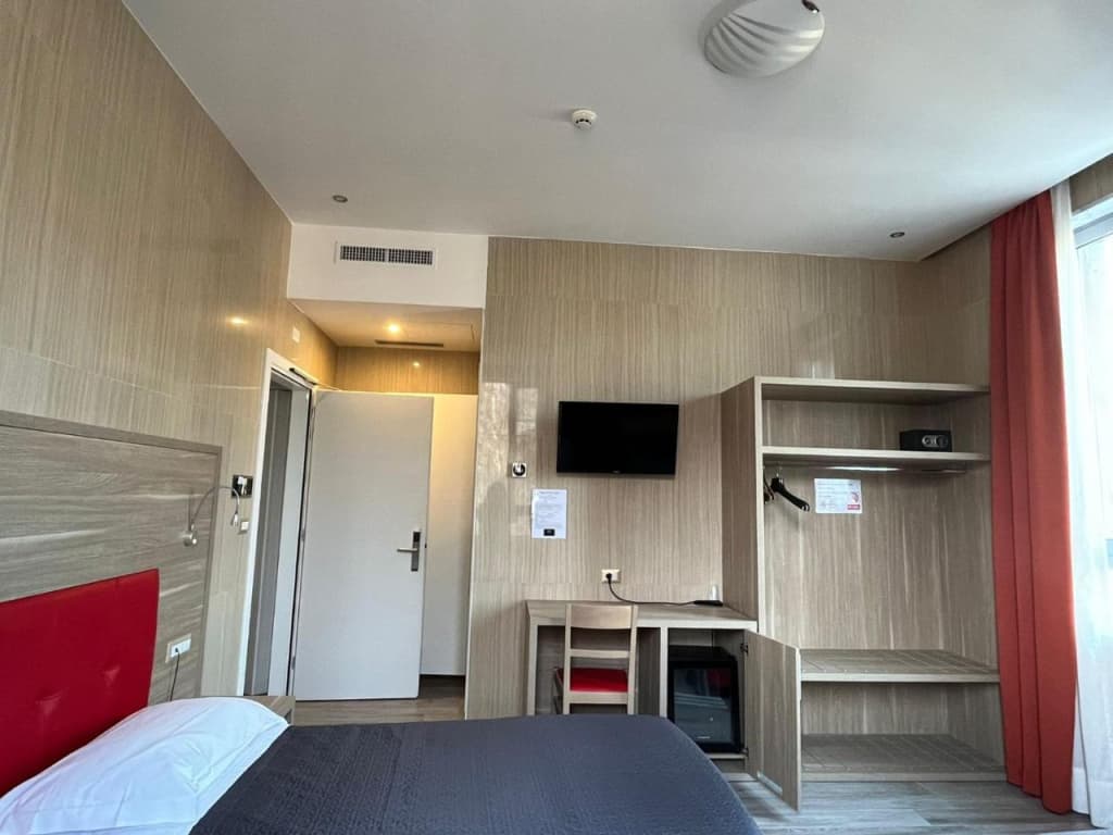 Hotel Midway - photo 3
