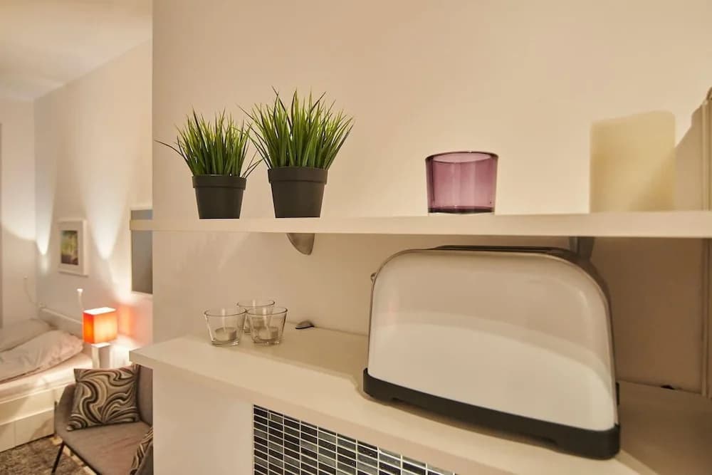 Super Central Studio Apartment - With Balcony - photo 21