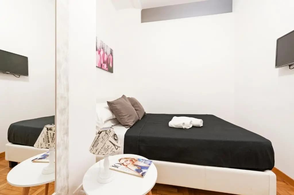 White Flat Labicana - photo 2