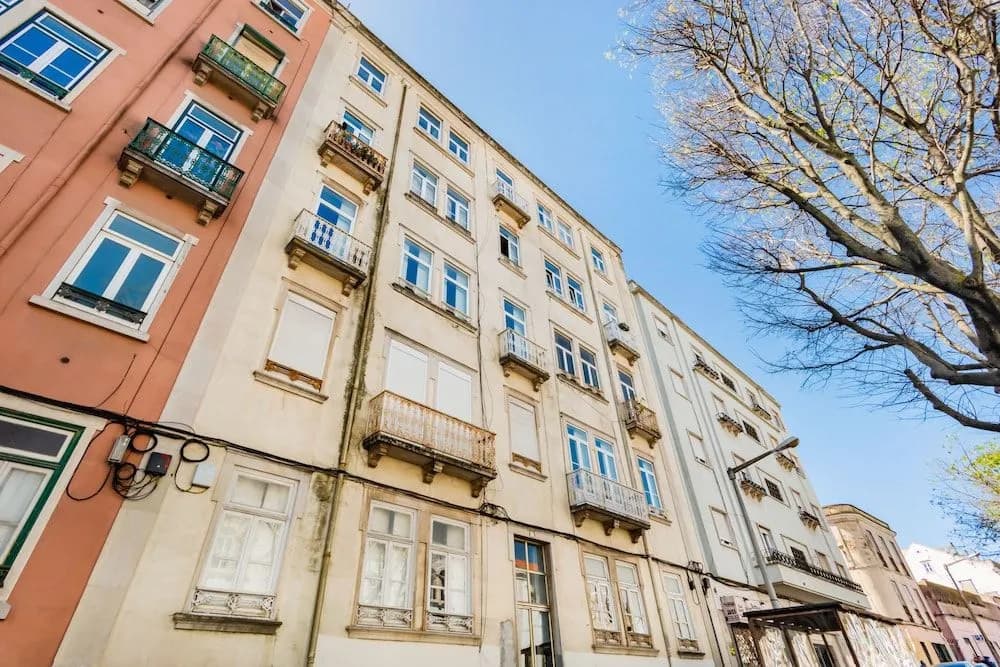 Bright & Beautiful Top Floor Graça Flat - photo 1