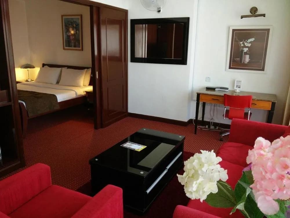 1Imbi Suites Times Square - photo 4