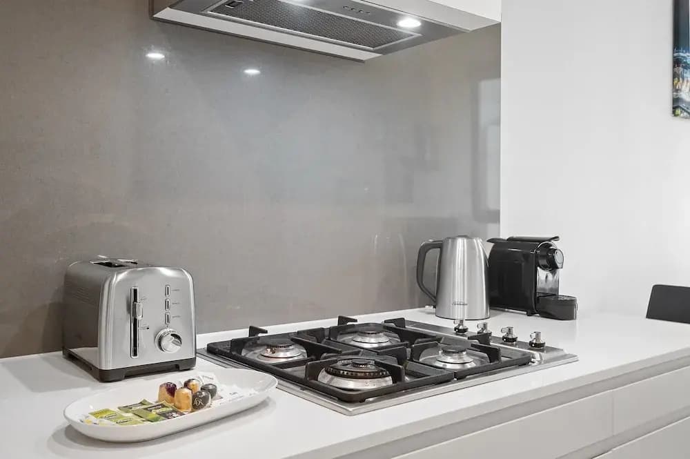 Stylish Southbank 1-bed Flat With Luxury Amenities - photo 3