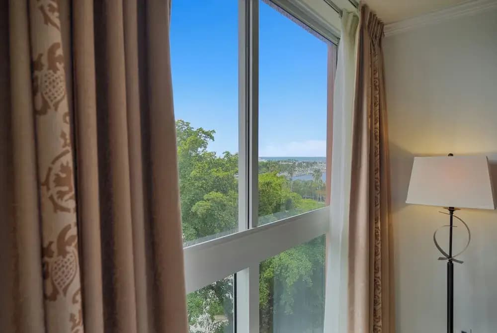 Relaxing Condo with Free Parking - photo 8