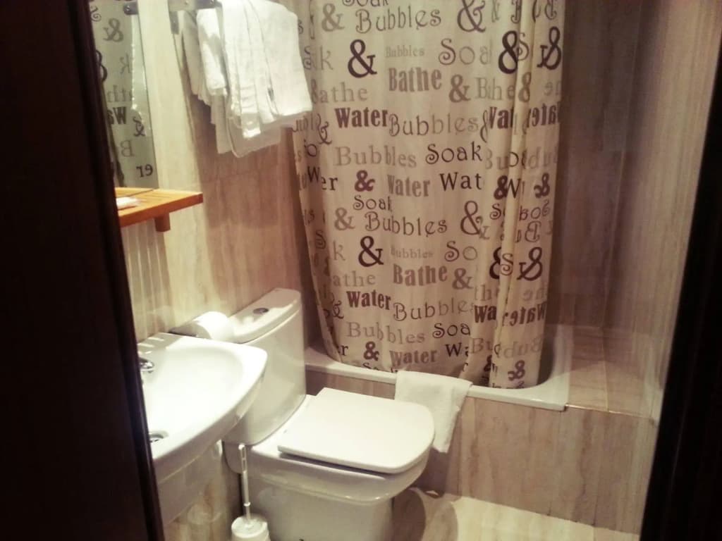 Hostal Avenida - photo 8