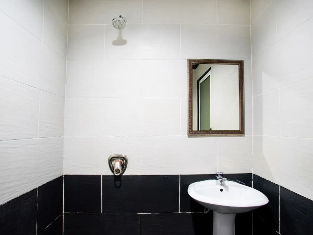 Hotel Bbk by OYO Rooms - photo 8
