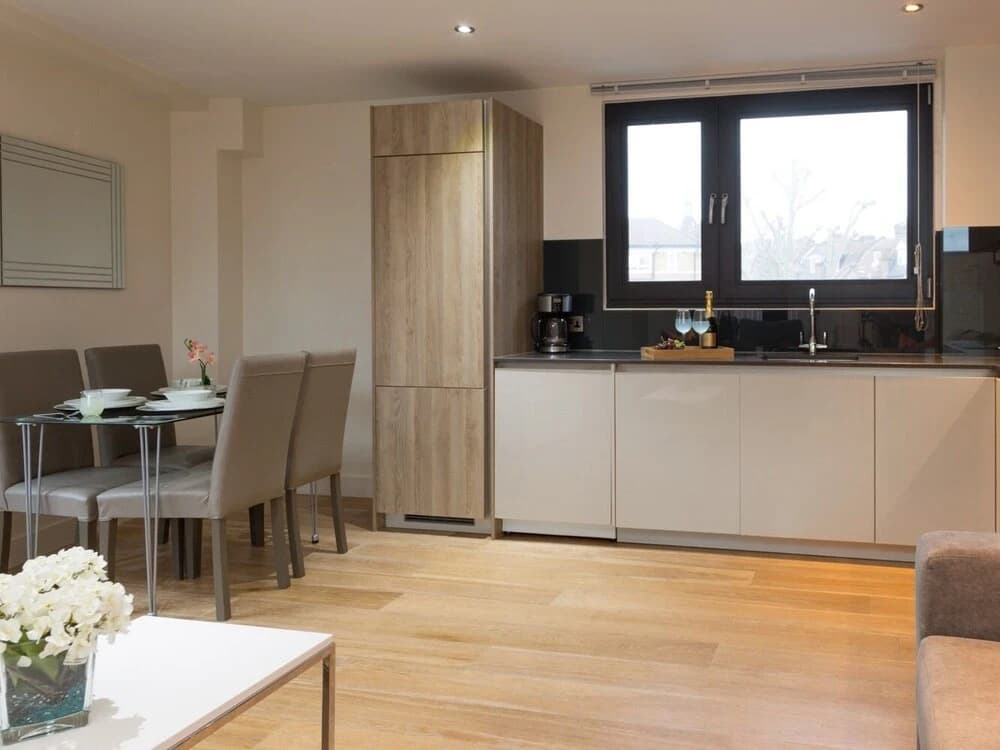 Central Tower Bridge Apartment - photo 11