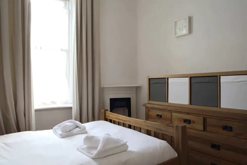 Central and Spacious 2 Bedroom Flat With Garden - photo 4