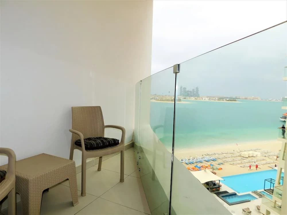 Luton Vacation Homes Royal Bay by Azizi - photo 21