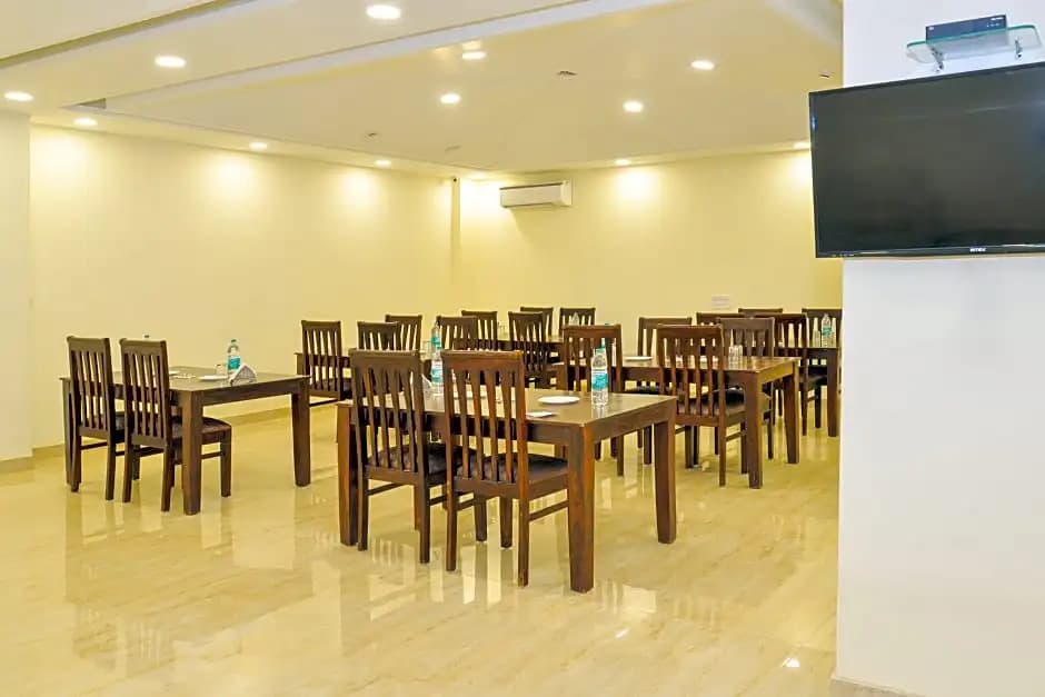 Capital O 12674 Hotel Grand Suites - photo 13