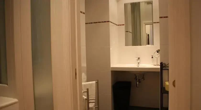 Opera Studio Apartment - photo 5