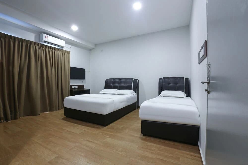 Pp Traveller's Hotel by OYO Rooms - photo 2
