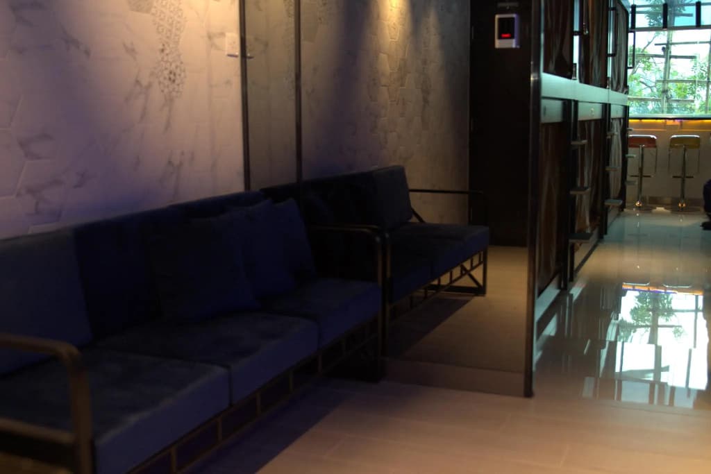 SNOOZE Capsule Hotel - photo 2