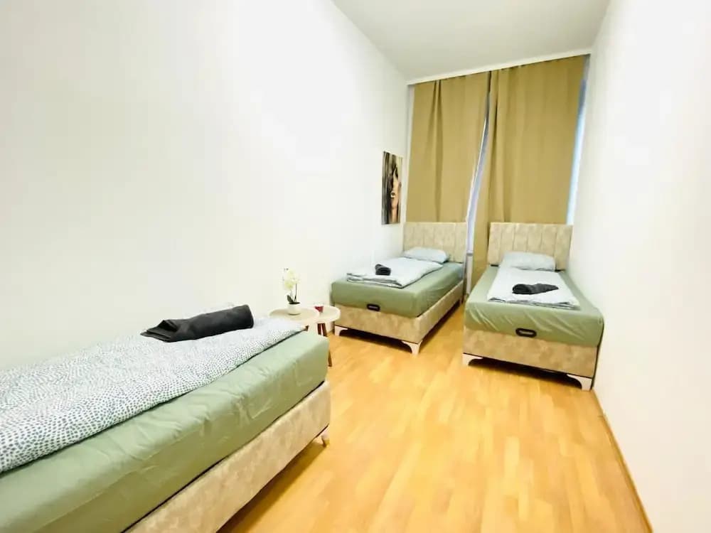 Rooms in Cozy 4BR Shared Apt Central - photo 48