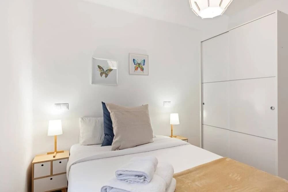 Bright & Modern Two Bed Apartment in Madrid - photo 9