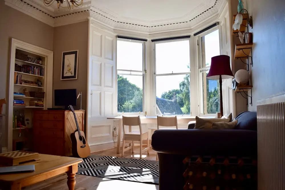 2 Bedroom Traditional Edinburgh Flat - photo 7