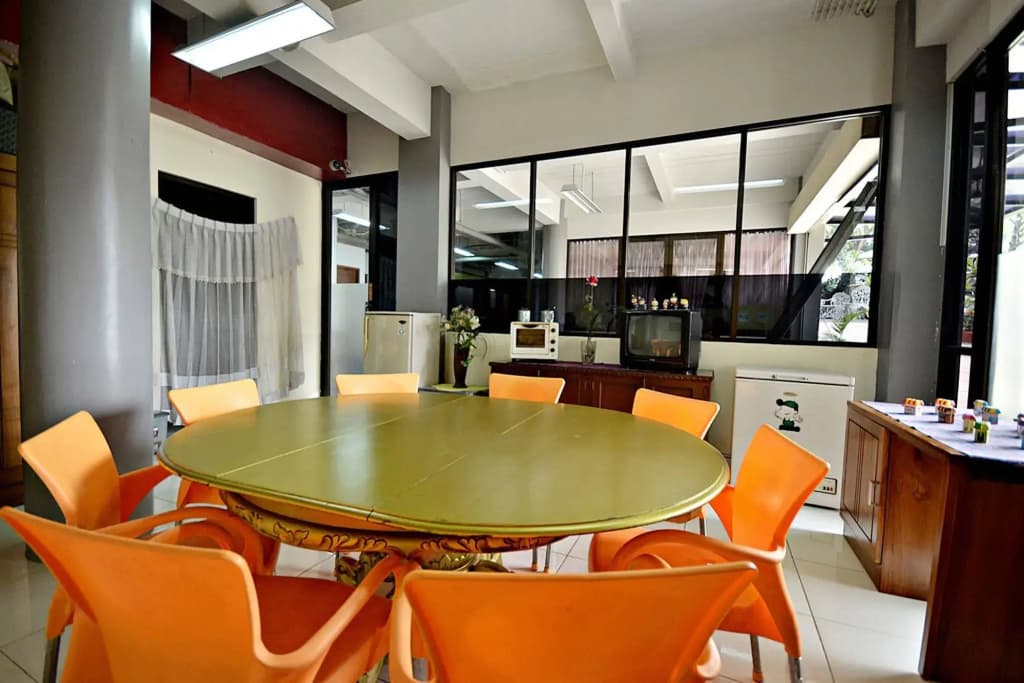 ZEN Rooms Tebet Gudang Peluru - photo 16