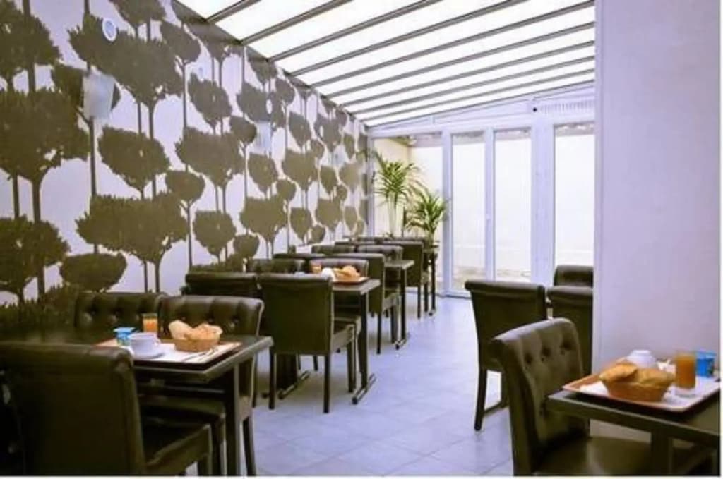 Hotel Lilas Gambetta - photo 19