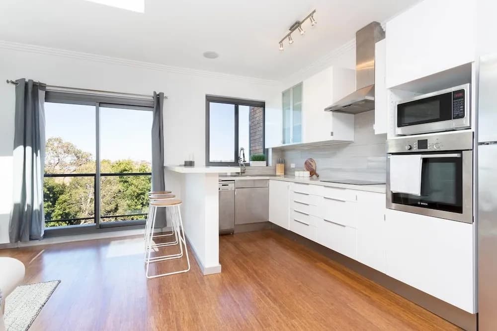 Beachside Apartment with Stunning Views & Parking - photo 5