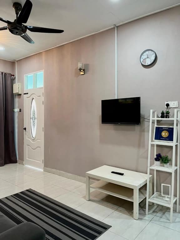 Aina Guest House - photo 2
