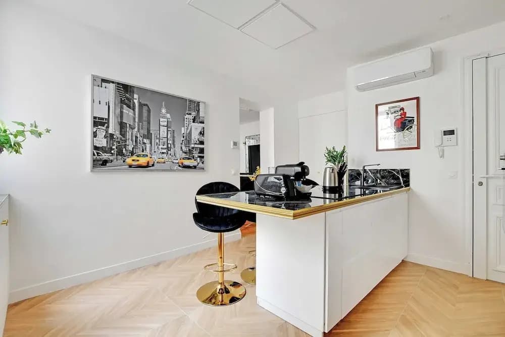 Superb Apartment - 3bd/8p - Arc de Triomphe - photo 9