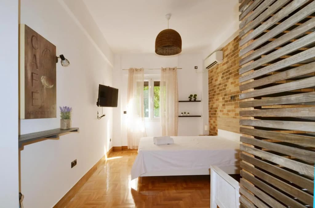 A modern rustic cosy apartment at the foot of Mount Lycabettus - photo 1