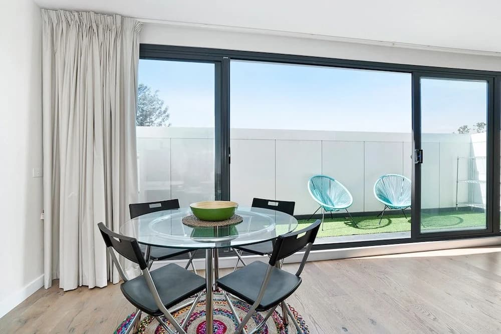 DINA, 2BDR Carlton Apartment - photo 4