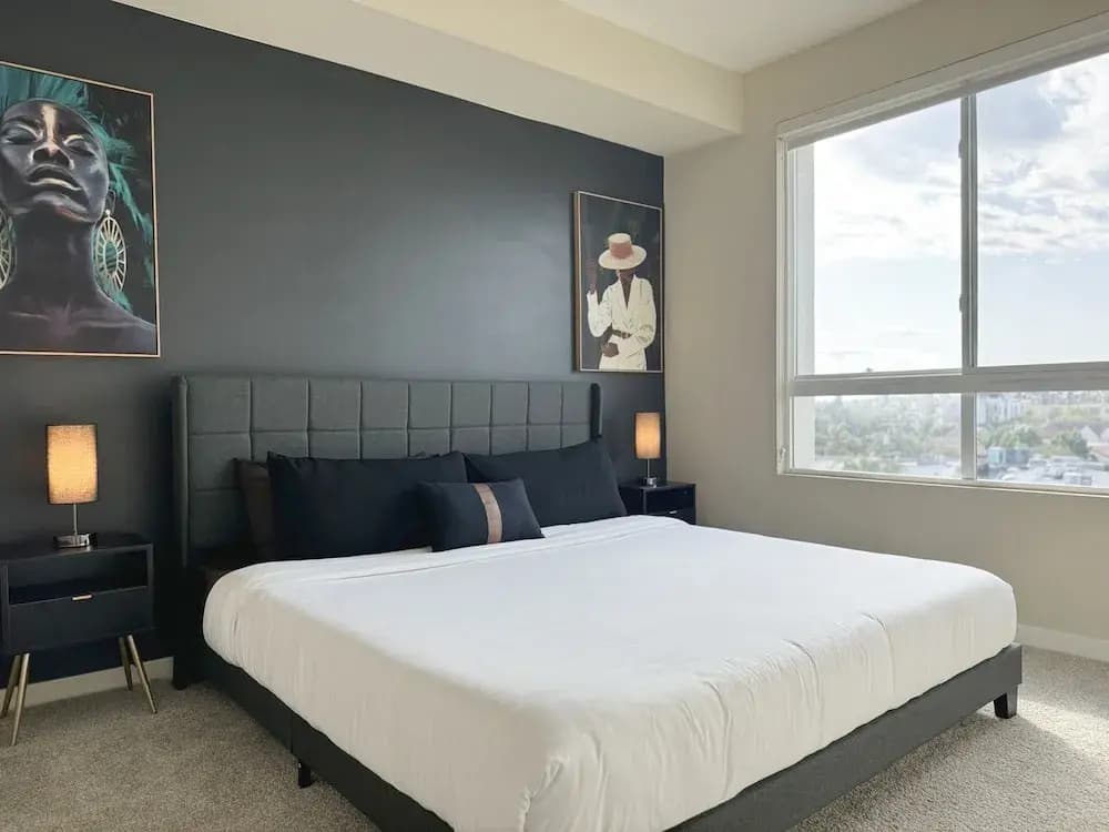 Beautiful 1 BR in LA Gym Pool 10mins to Cedar - photo 3