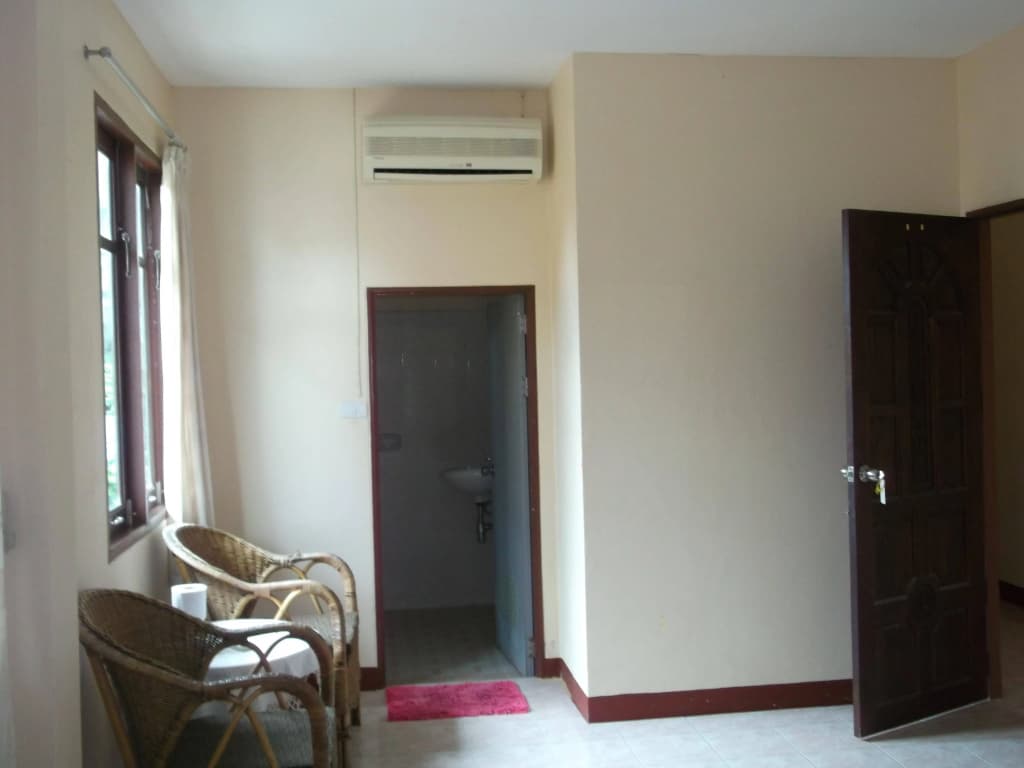 The Zoo Bar Hostel - photo 14