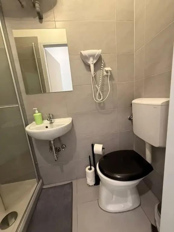 Value 1BR Apt Close to Westbahnhof - photo 4