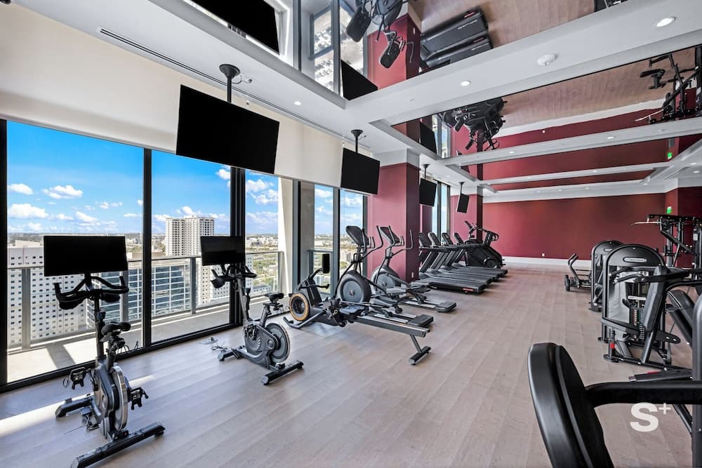 Modern Condo in DTW Miami - Pool & Gym - photo 19